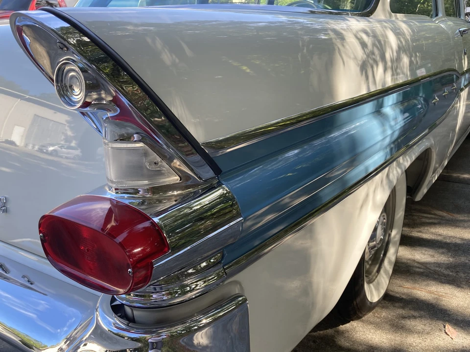 1957 Pontiac Chieftain - Image 16 of 31