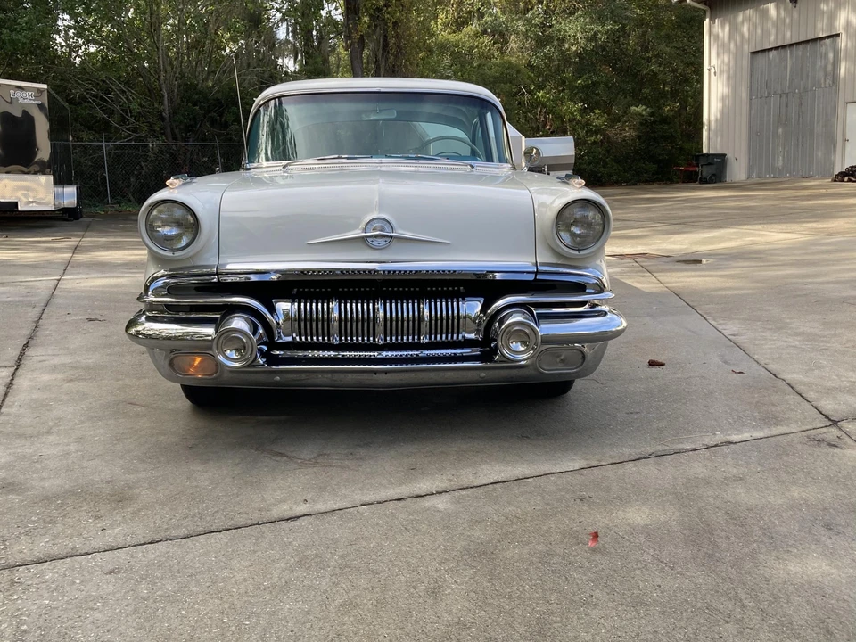 1957 Pontiac Chieftain - Image 8 of 31
