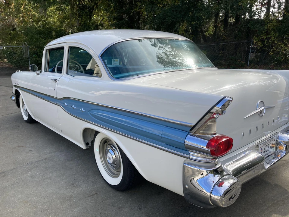 1957 Pontiac Chieftain - Image 12 of 31