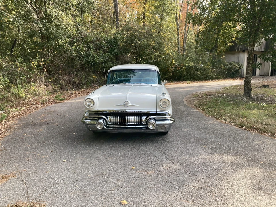 1957 Pontiac Chieftain - Image 2 of 31