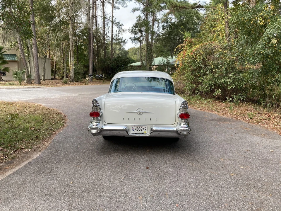 1957 Pontiac Chieftain - Image 5 of 31