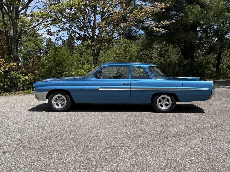 1961 Pontiac Catalina 3rd Gen - Image 17 of 31
