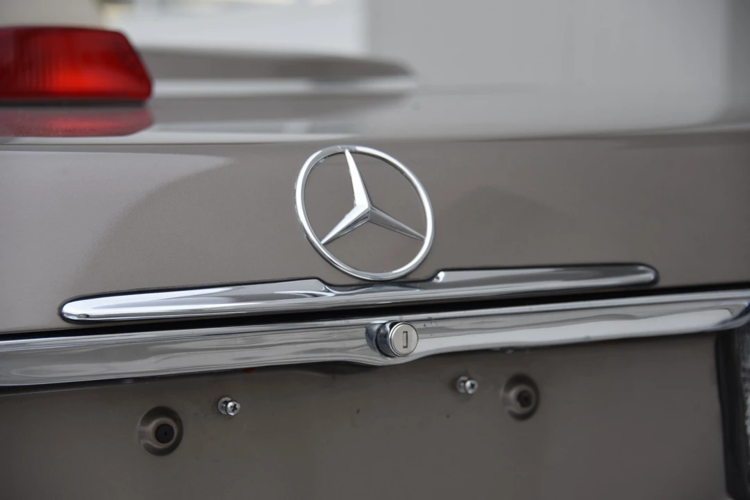 1987 Mercedes-Benz R107 SL-Class - Image 17 of 31