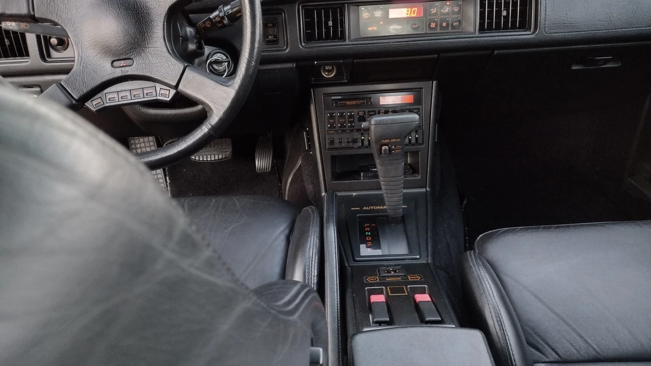 1988 Mitsubishi Starion - Image 17 of 29