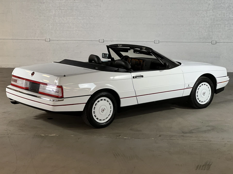 1991 Cadillac Allante - Image 23 of 31