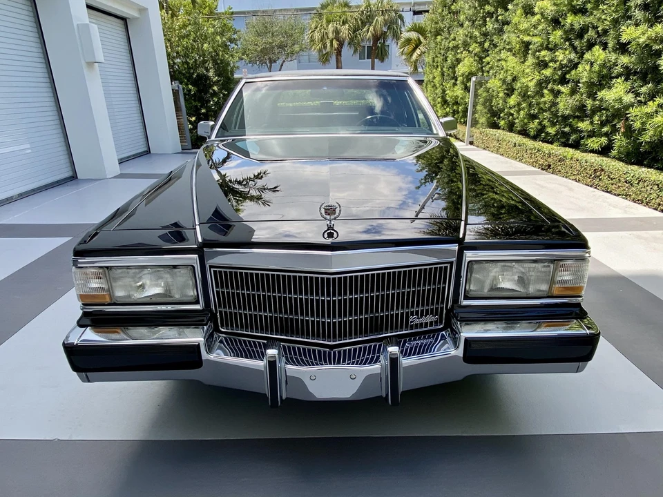 1991 Cadillac Brougham - Image 25 of 31