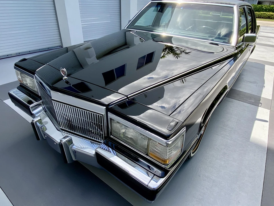 1991 Cadillac Brougham - Image 7 of 31