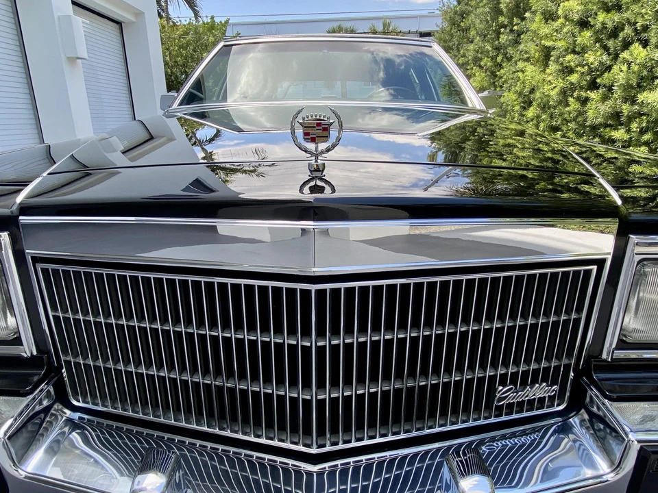 1991 Cadillac Brougham - Image 28 of 31