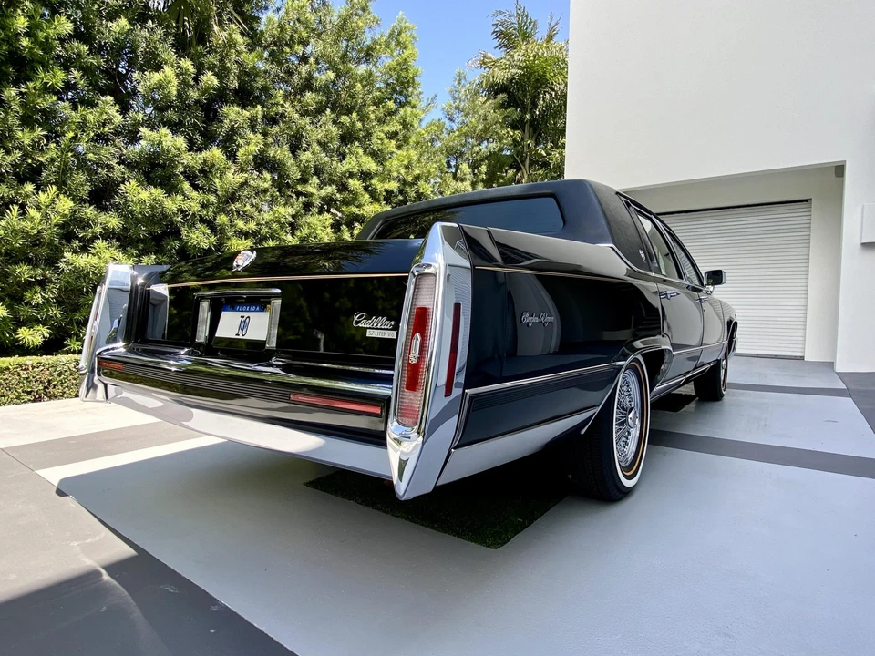 1991 Cadillac Brougham - Image 16 of 31