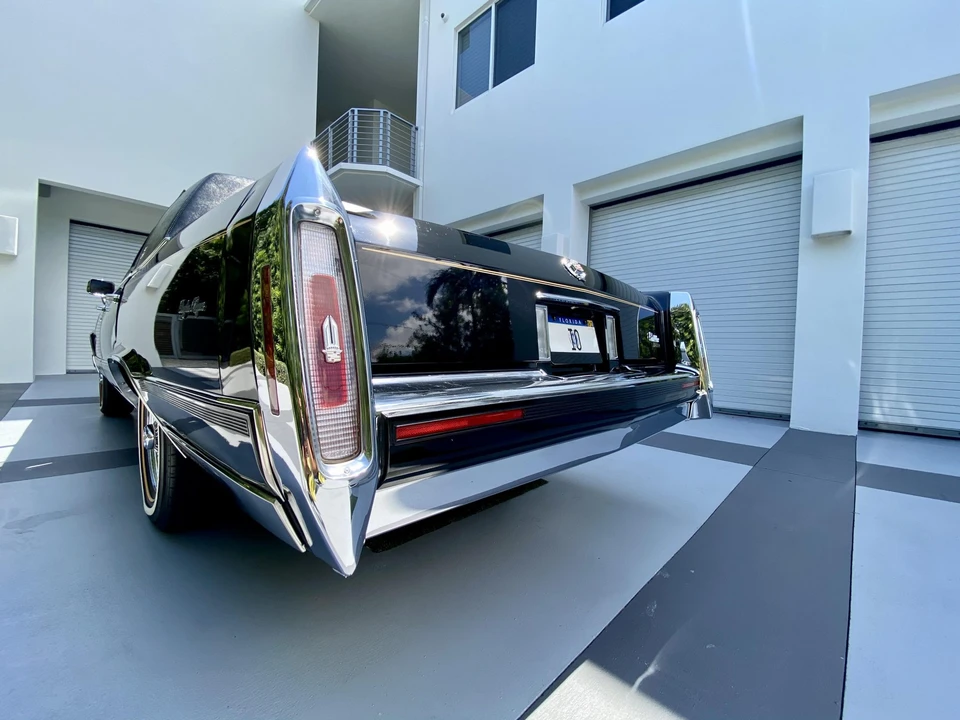 1991 Cadillac Brougham - Image 11 of 31