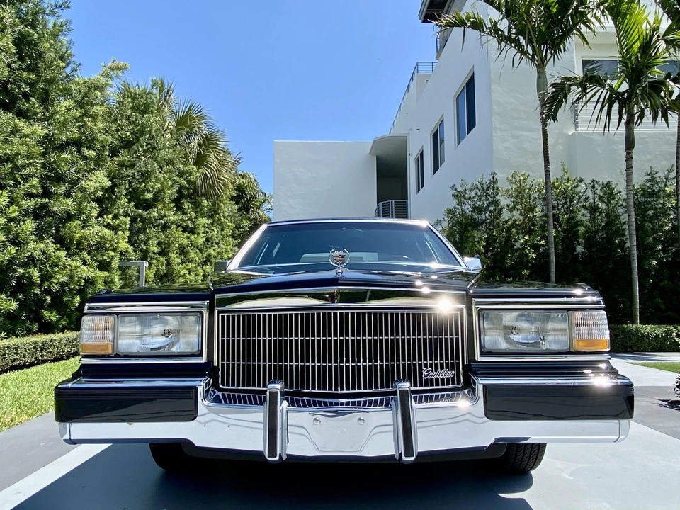 1991 Cadillac Brougham - Image 23 of 31