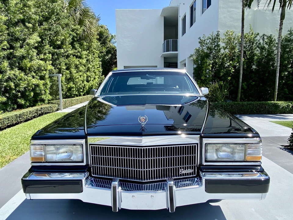 1991 Cadillac Brougham - Image 24 of 31