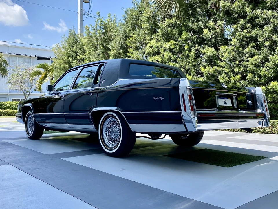 1991 Cadillac Brougham - Image 8 of 31