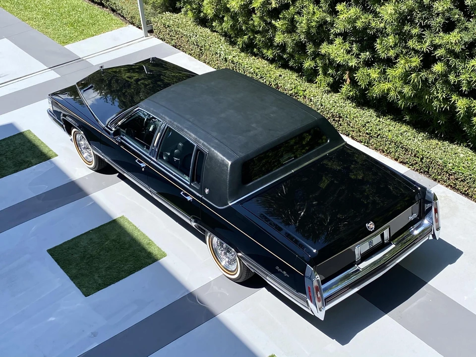 1991 Cadillac Brougham - Image 10 of 31