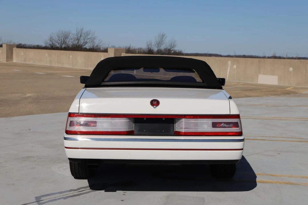 1992 Cadillac Allante - Image 16 of 31