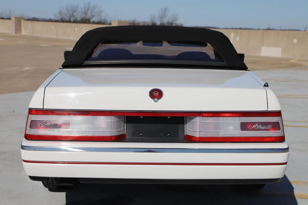 1992 Cadillac Allante - Image 17 of 31