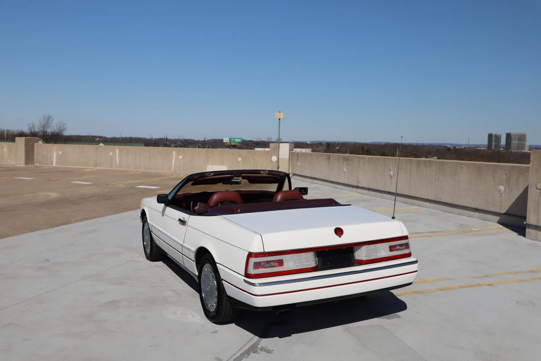 1992 Cadillac Allante - Image 29 of 31