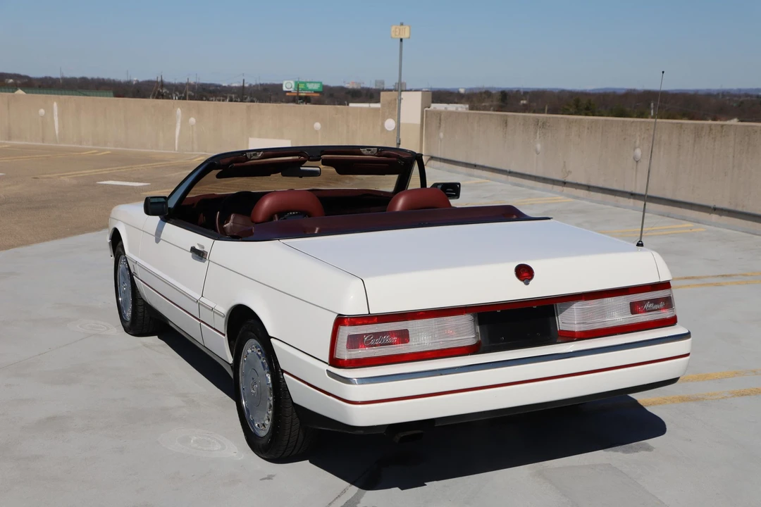 1992 Cadillac Allante - Image 30 of 31