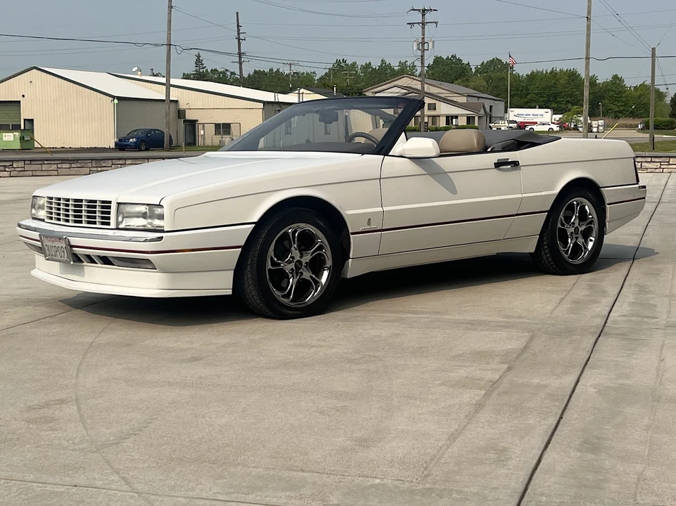 1993 Cadillac Allante - Image 11 of 31