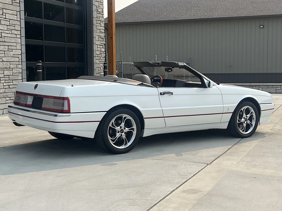 1993 Cadillac Allante - Image 5 of 31