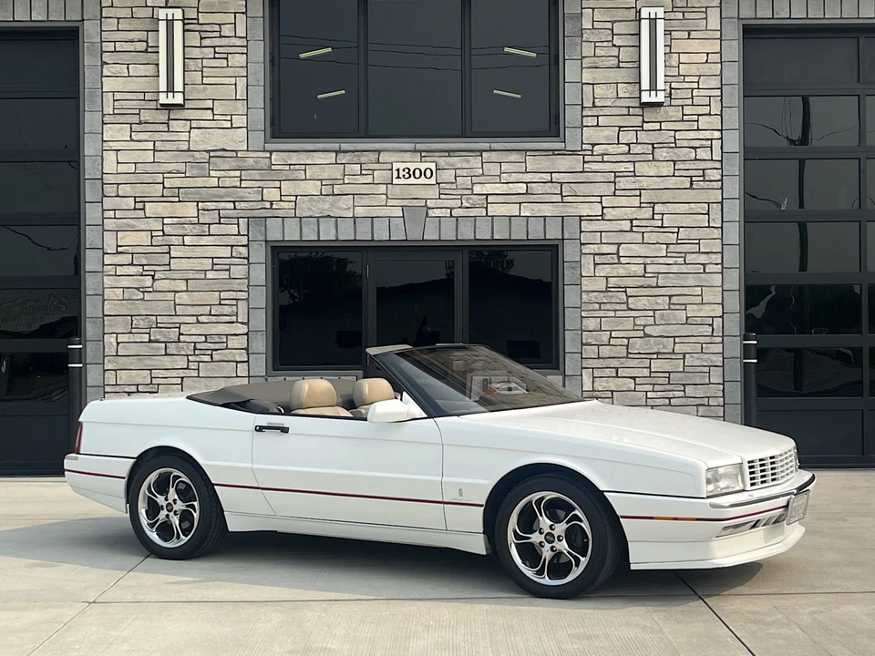 1993 Cadillac Allante - Image 2 of 31