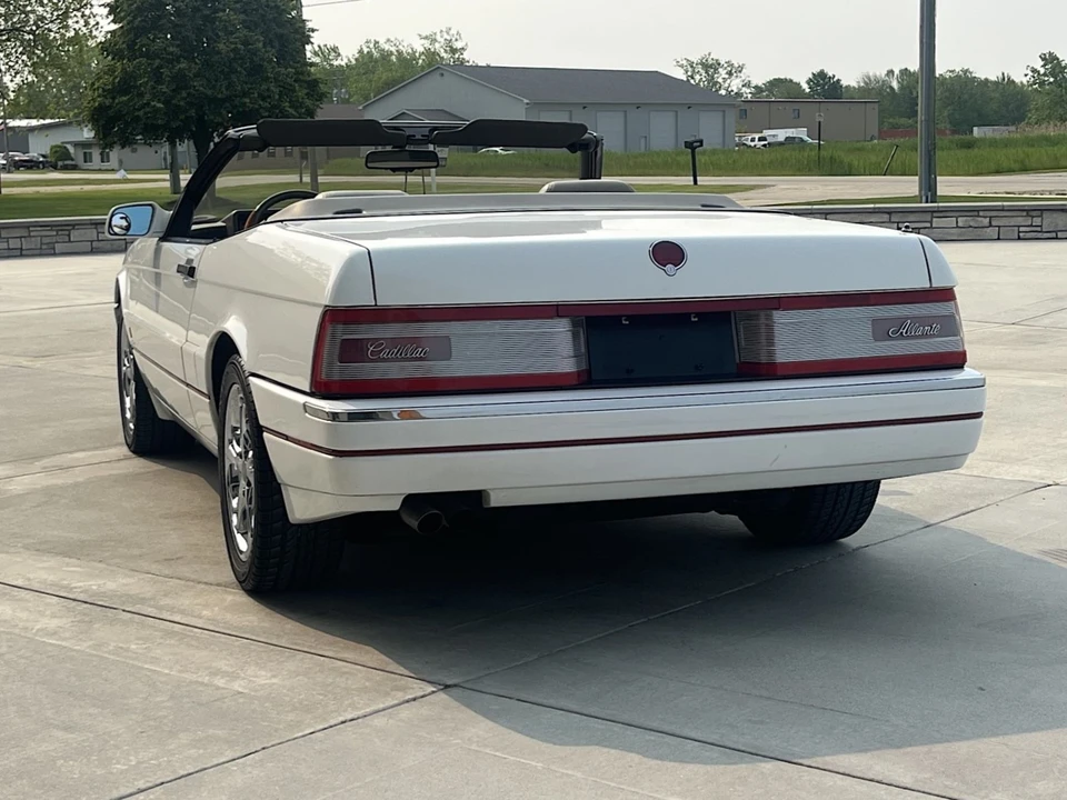 1993 Cadillac Allante - Image 10 of 31