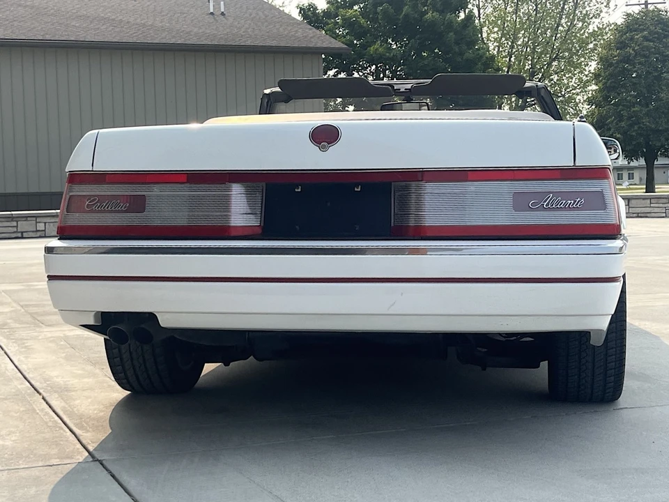 1993 Cadillac Allante - Image 9 of 31