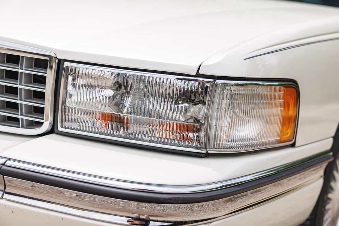 1995 Cadillac DeVille 7th Gen - Image 22 of 31