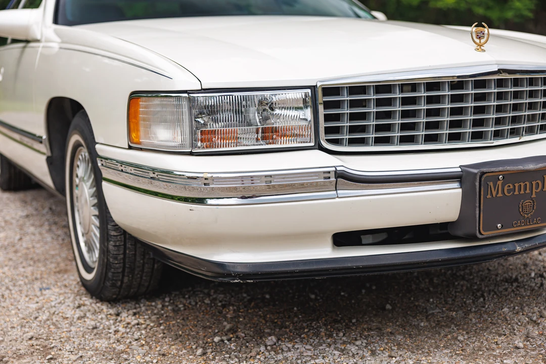 1995 Cadillac DeVille 7th Gen - Image 15 of 31