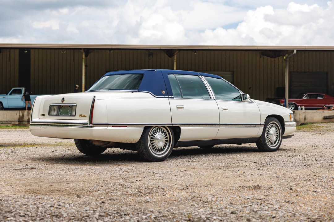 1995 Cadillac DeVille 7th Gen - Image 6 of 31
