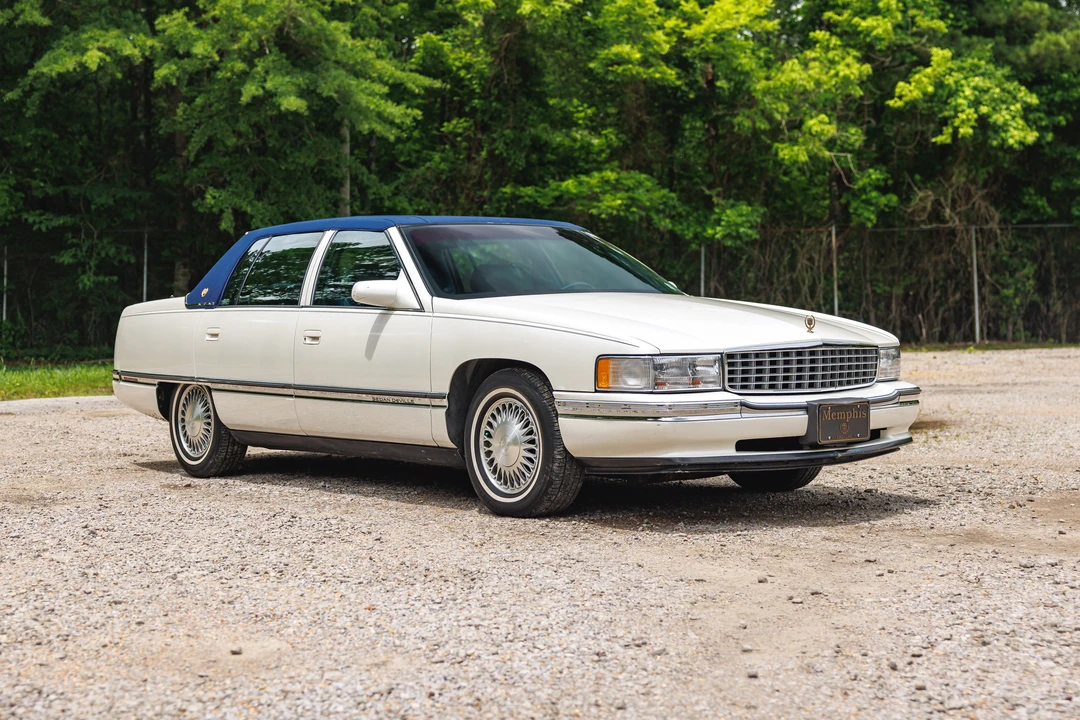 1995 Cadillac DeVille 7th Gen - Image 3 of 31