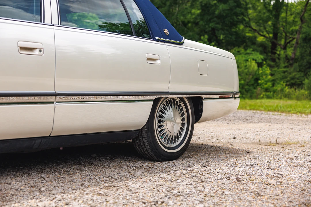 1995 Cadillac DeVille 7th Gen - Image 30 of 31