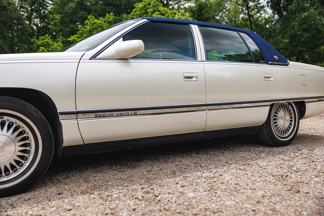 1995 Cadillac DeVille 7th Gen - Image 29 of 31