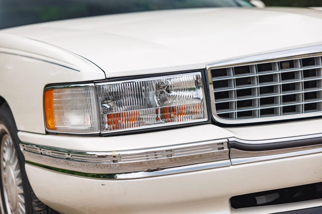 1995 Cadillac DeVille 7th Gen - Image 16 of 31