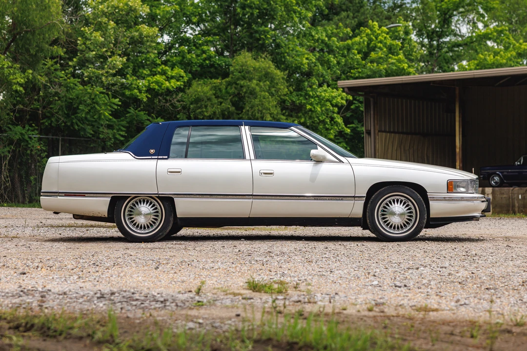 1995 Cadillac DeVille 7th Gen - Image 5 of 31