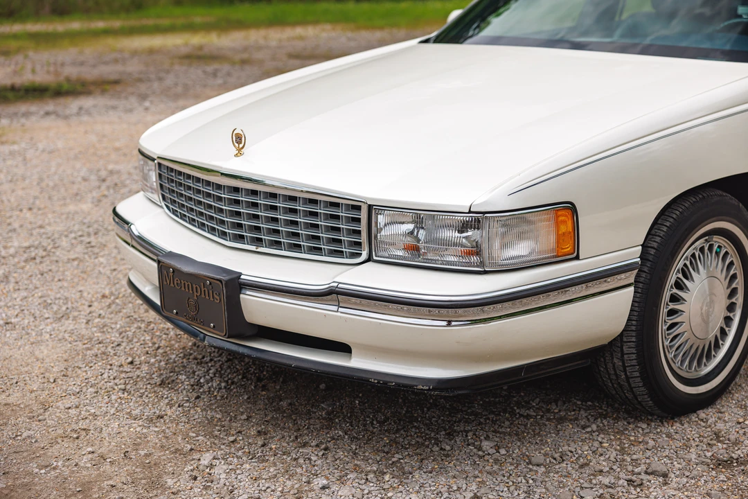 1995 Cadillac DeVille 7th Gen - Image 12 of 31