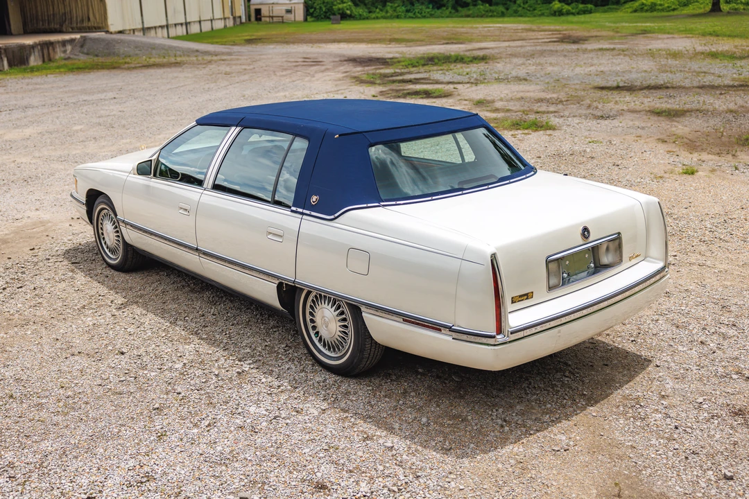 1995 Cadillac DeVille 7th Gen - Image 10 of 31