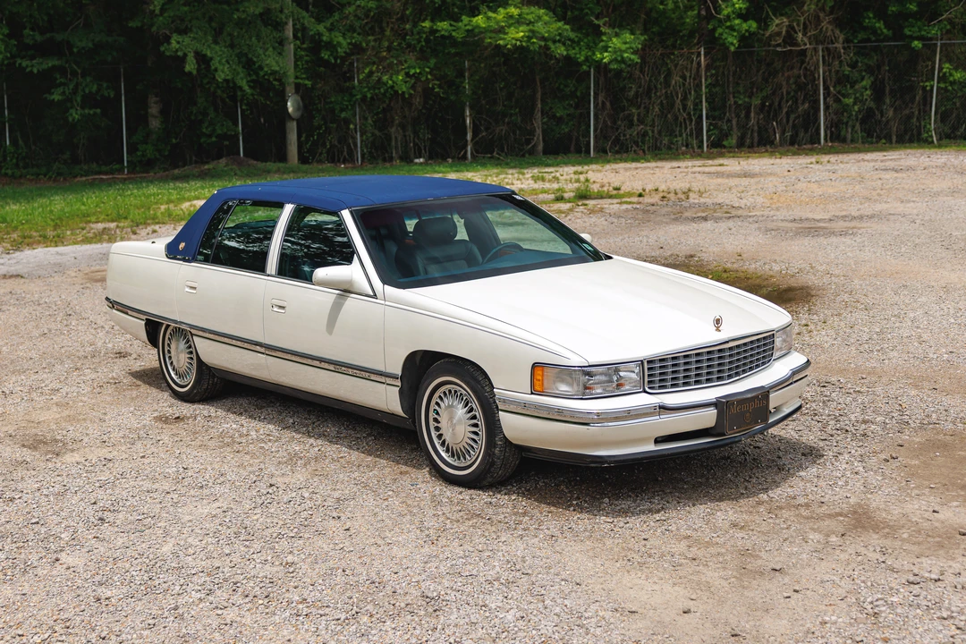 1995 Cadillac DeVille 7th Gen - Image 4 of 31