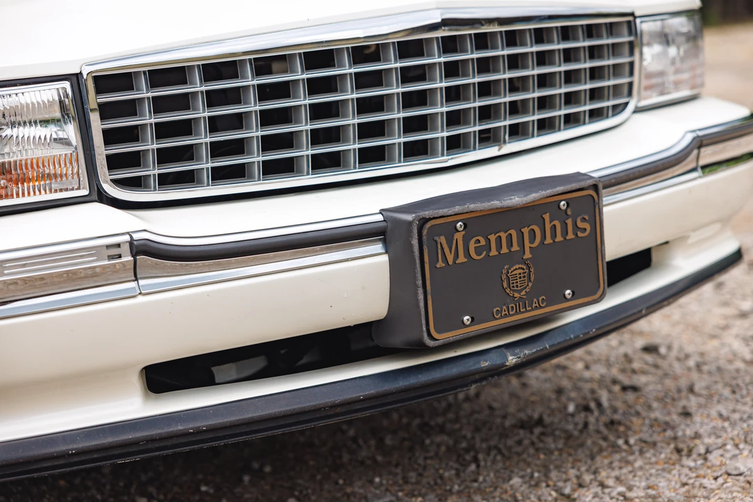 1995 Cadillac DeVille 7th Gen - Image 17 of 31