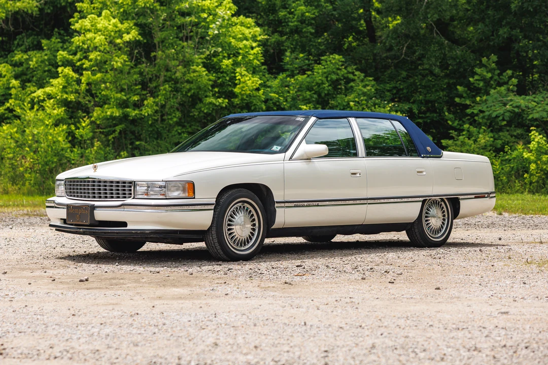 1995 Cadillac DeVille 7th Gen - Image 2 of 31