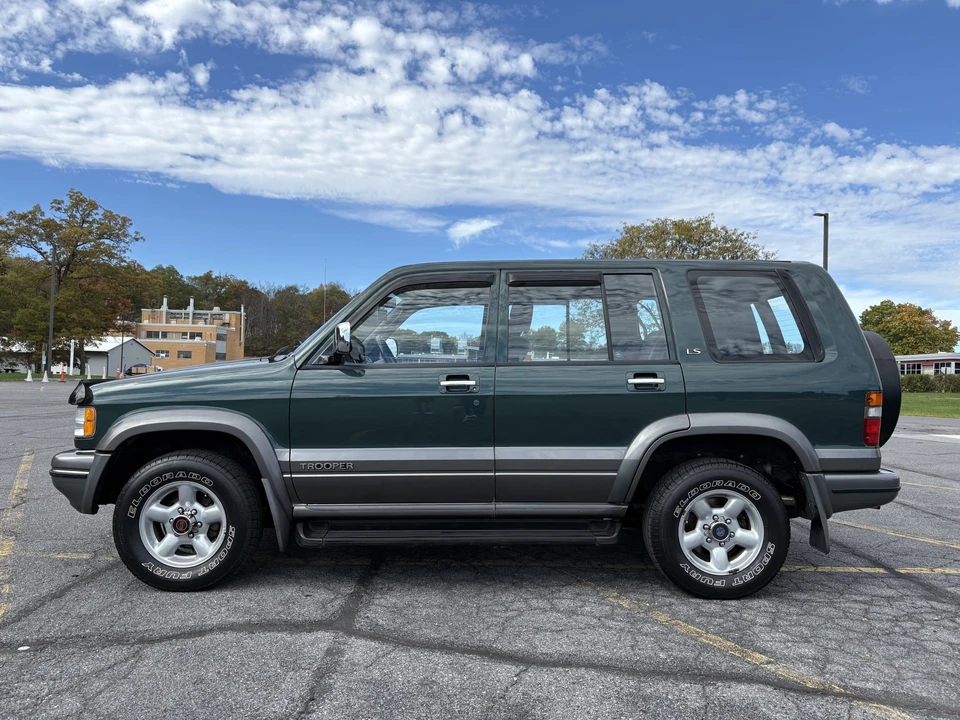 1995 Isuzu Trooper - Image 9 of 31
