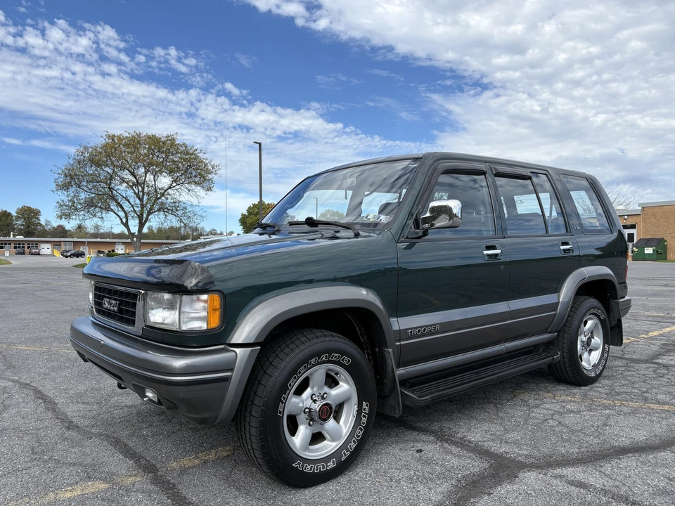 1995 Isuzu Trooper - Image 2 of 31