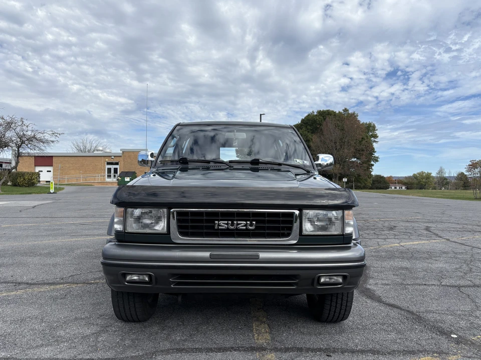 1995 Isuzu Trooper - Image 3 of 31
