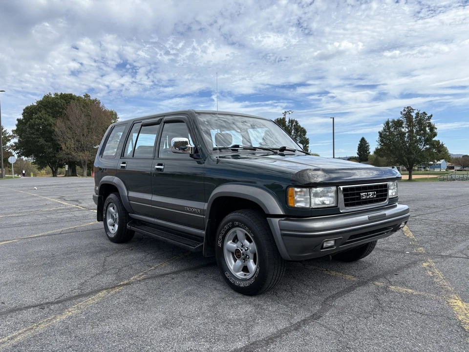 1995 Isuzu Trooper - Image 4 of 31