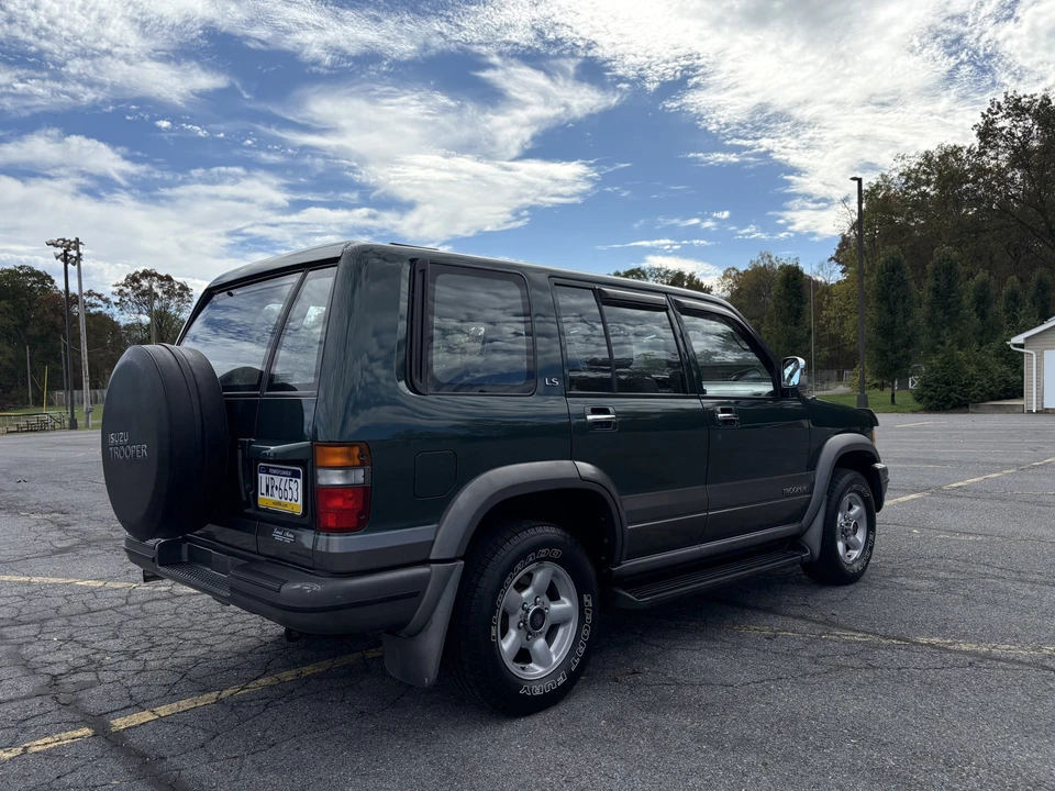 1995 Isuzu Trooper - Image 6 of 31