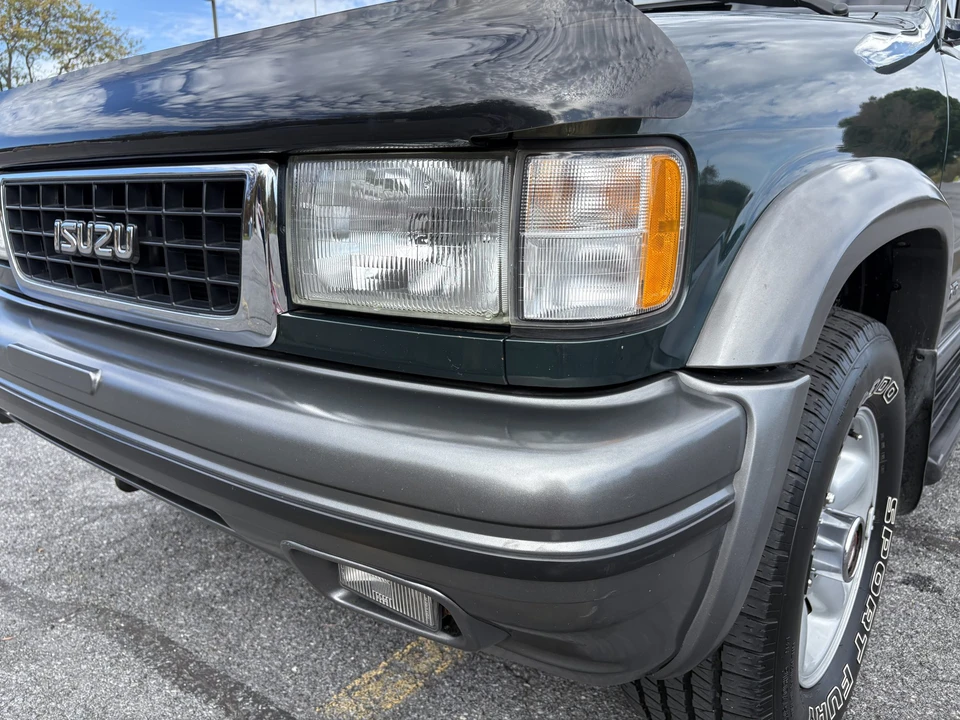 1995 Isuzu Trooper - Image 10 of 31
