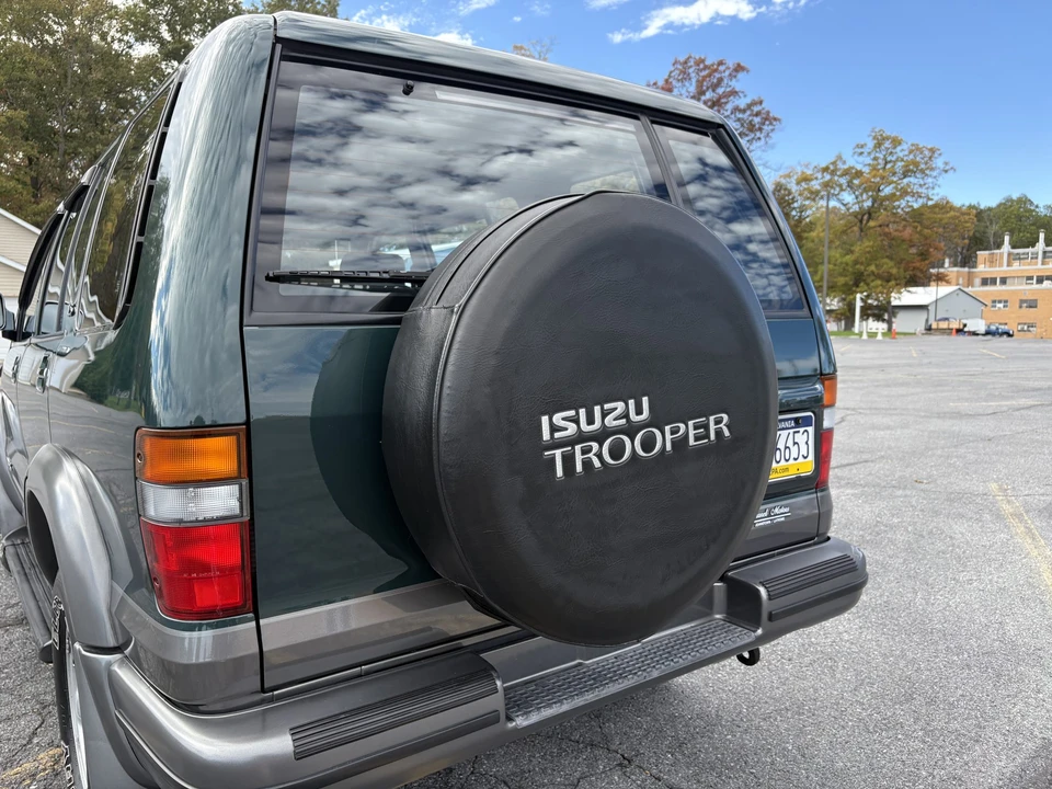 1995 Isuzu Trooper - Image 16 of 31