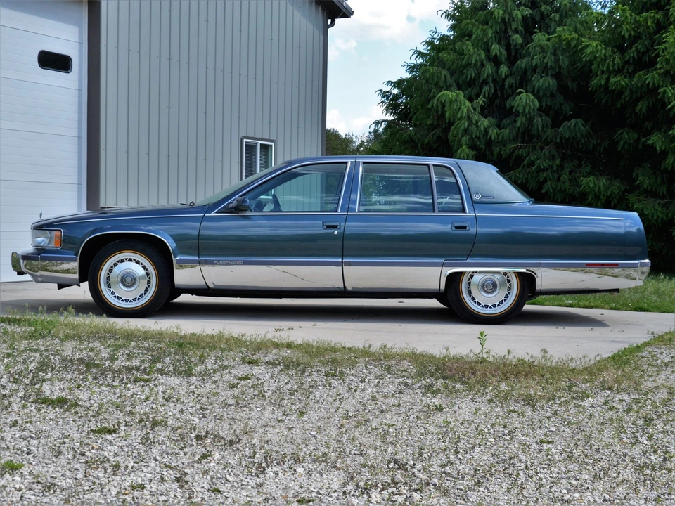 1996 Cadillac Fleetwood - Image 14 of 31