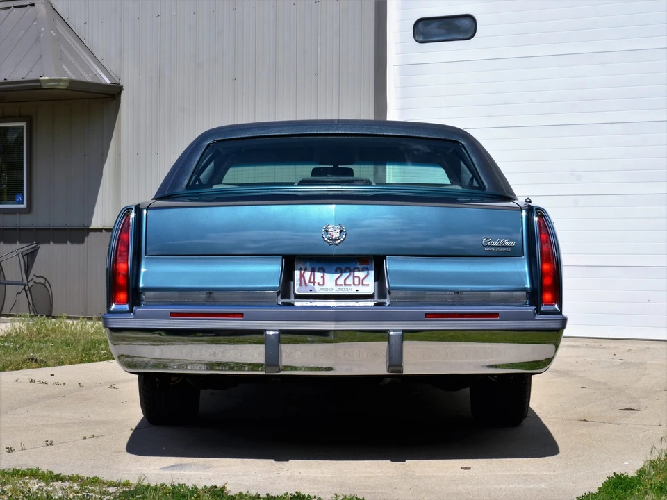 1996 Cadillac Fleetwood - Image 16 of 31