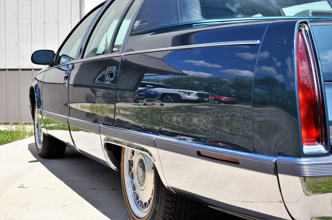 1996 Cadillac Fleetwood - Image 26 of 31